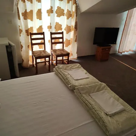 Zlatevi 3* ابزور